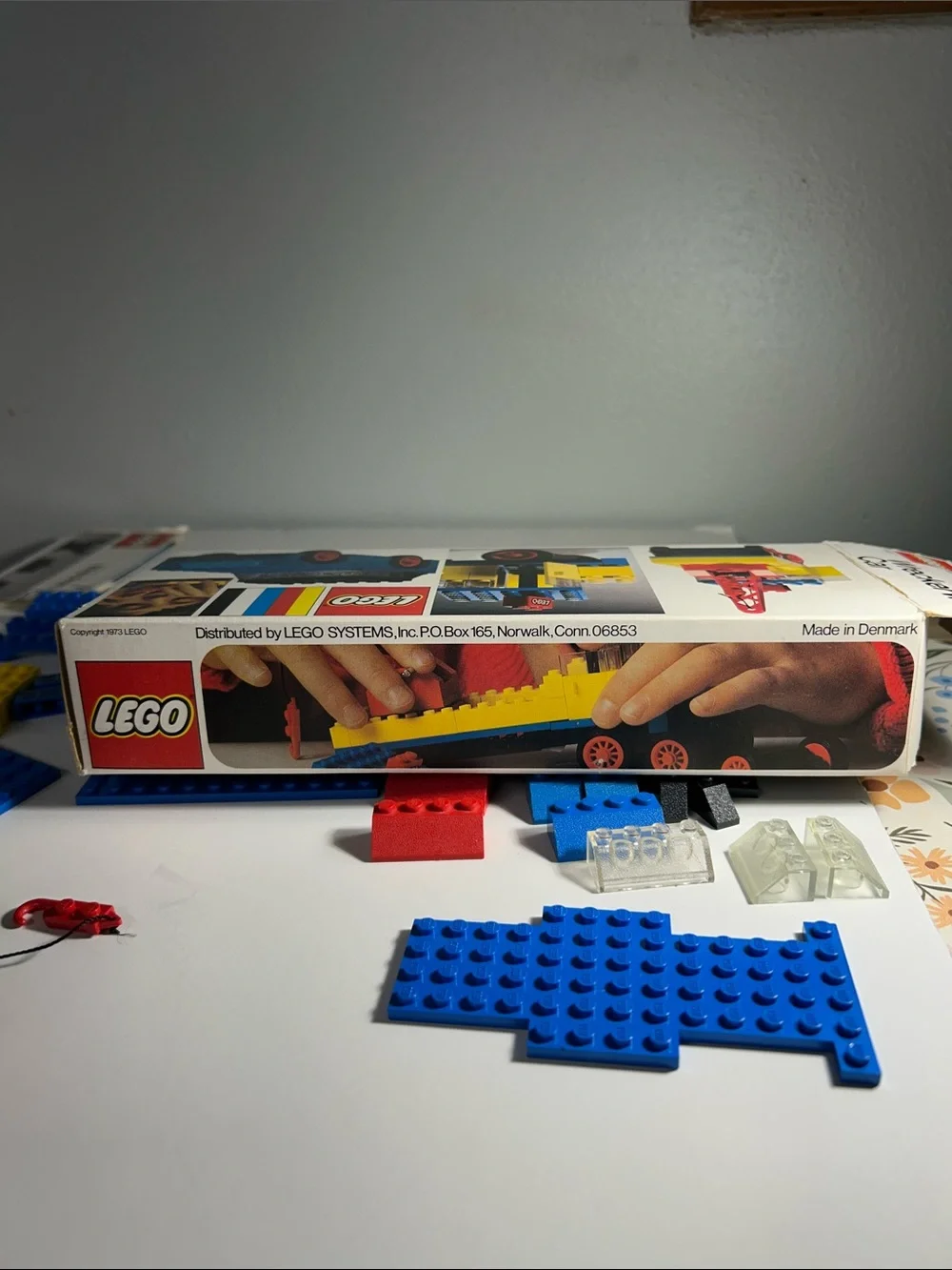 VTG Lego 1973 Wrecker with Car Set includes original box and instructions